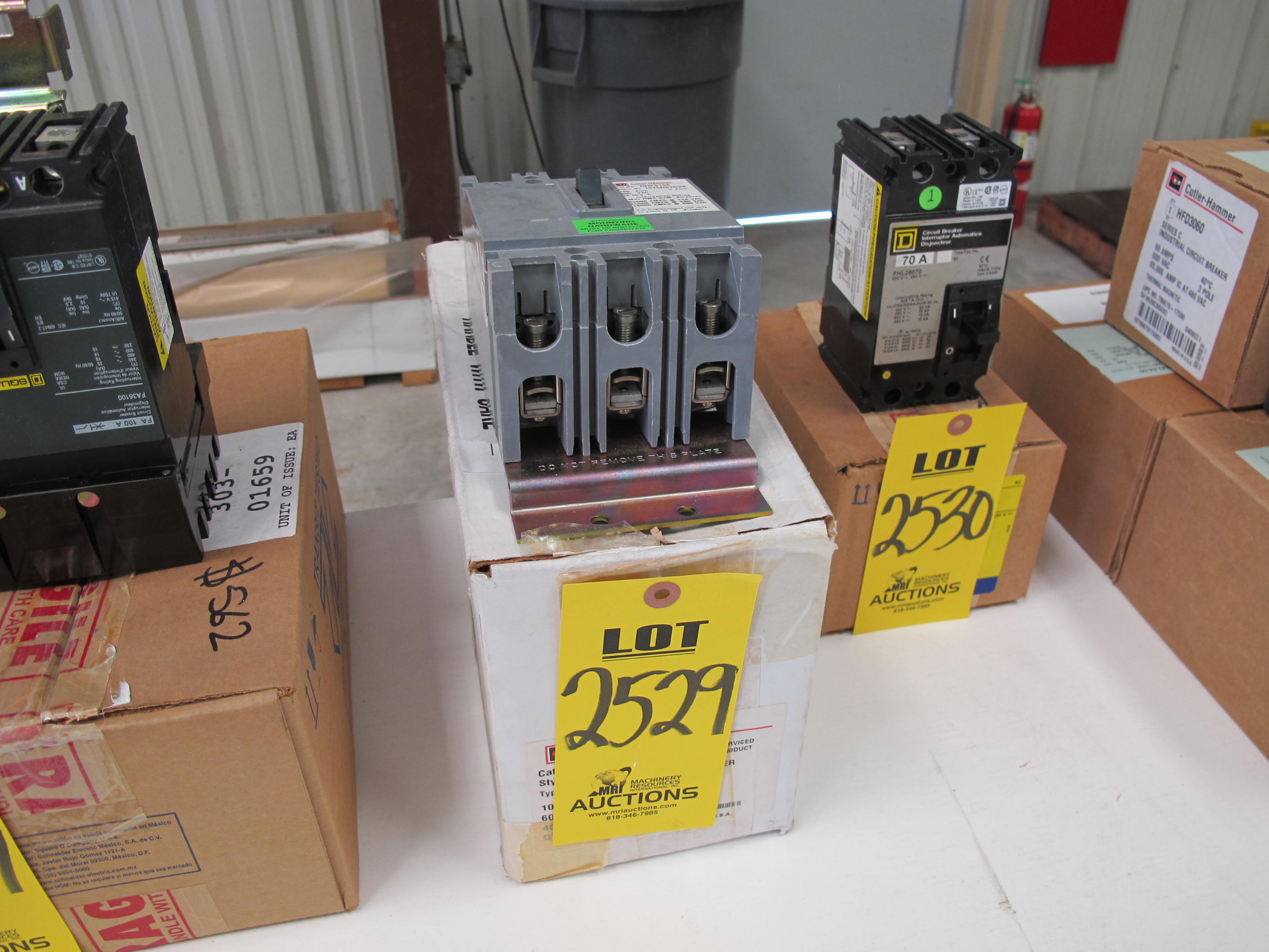 BREAKER, CIRCUIT TYPE, 100 AMP RATING, 480VAC VOLT RATING, 3 POLE, THERMAL MAGNETIC KIND. STYLE 1375D87G29, PART # WESTINGHOUSE (W-44) LOADING & HANDLING FEE $5-